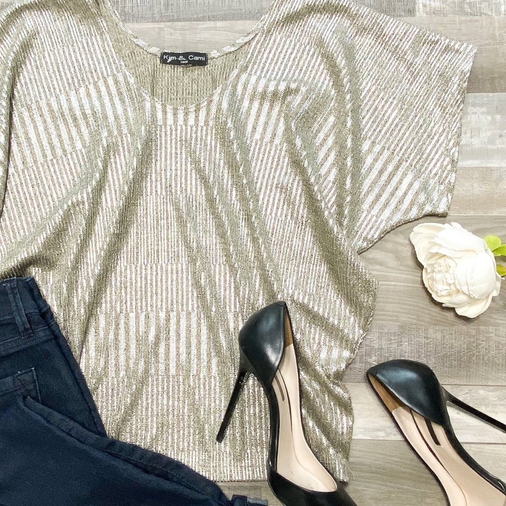 Kim & Cami gold metallic ribbed flowy top 💖